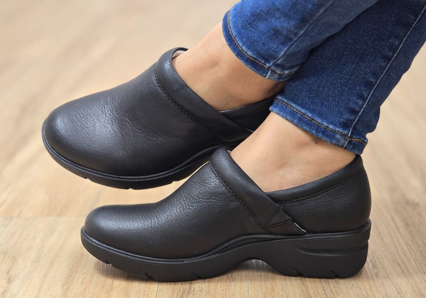 Align Indya Womens Slip On Leather Comfortable Arch Support Shoes