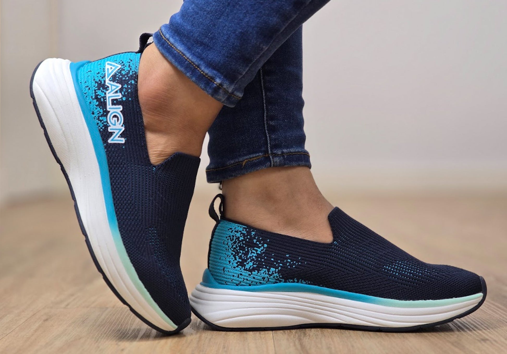 Align Thorne Womens Supportive Wide Fit Arch Support Slip On Sneakers