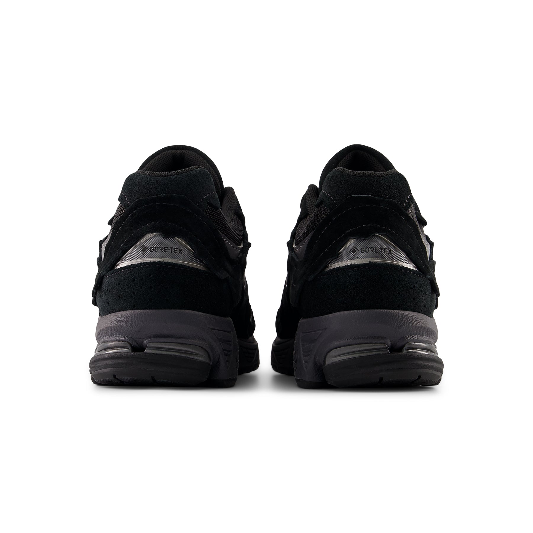 New Balance 2002R Gore-Tex (Black/Magnet)